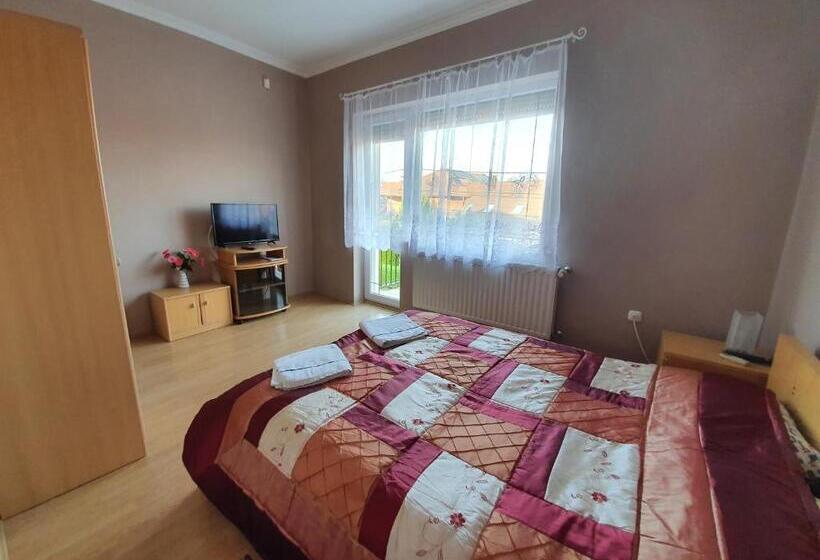 套房, Party Vendégház