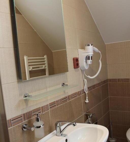 Chambre Triple Standard, Penzion Avena