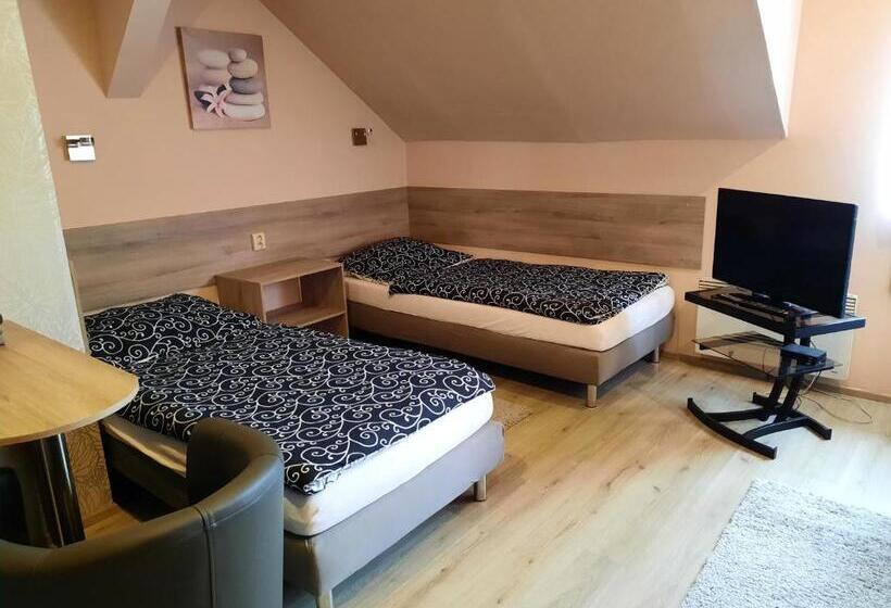 غرفة قياسية رباعية, Penzion Avena