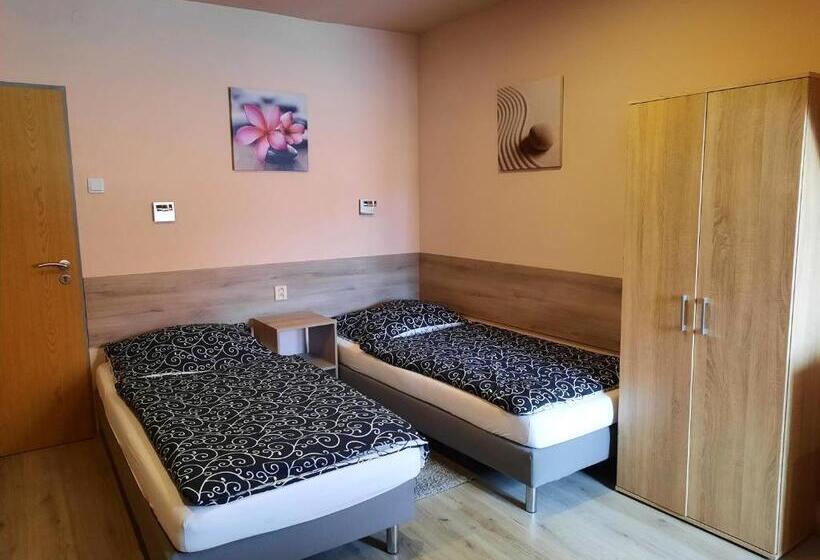 غرفة قياسية رباعية, Penzion Avena