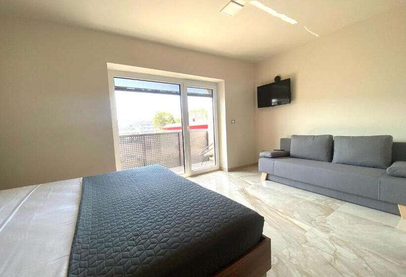 آپارتمان 1 خوابه با بالکن, Rooms And Apartments Lisjak