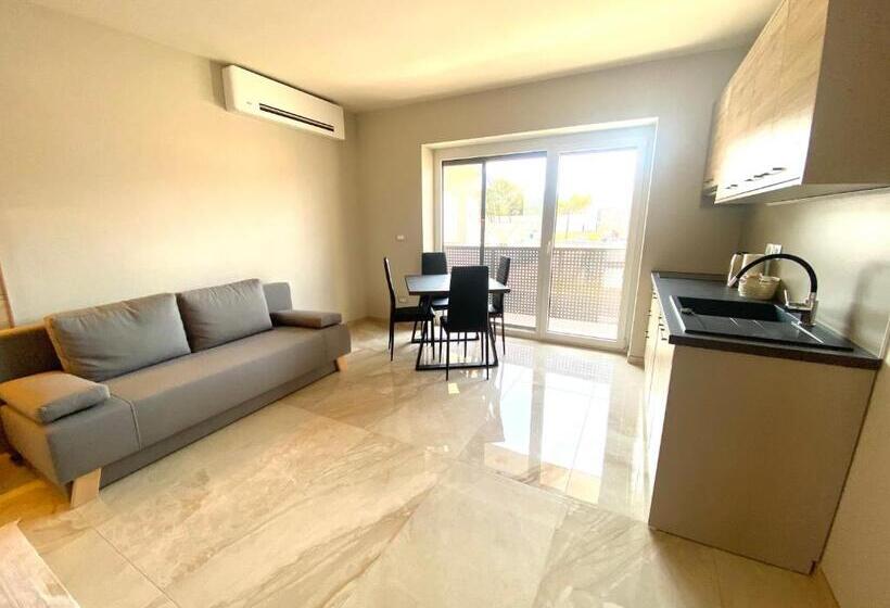 استودیو استاندارد با بالکن, Rooms And Apartments Lisjak