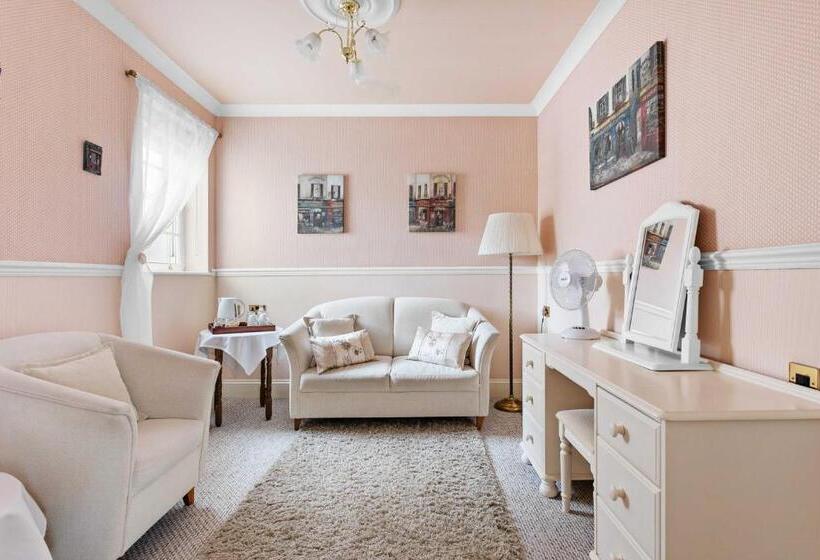 小型套房, The Berburry