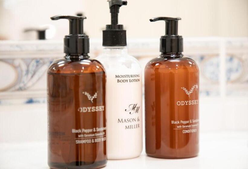 小型套房, The Berburry