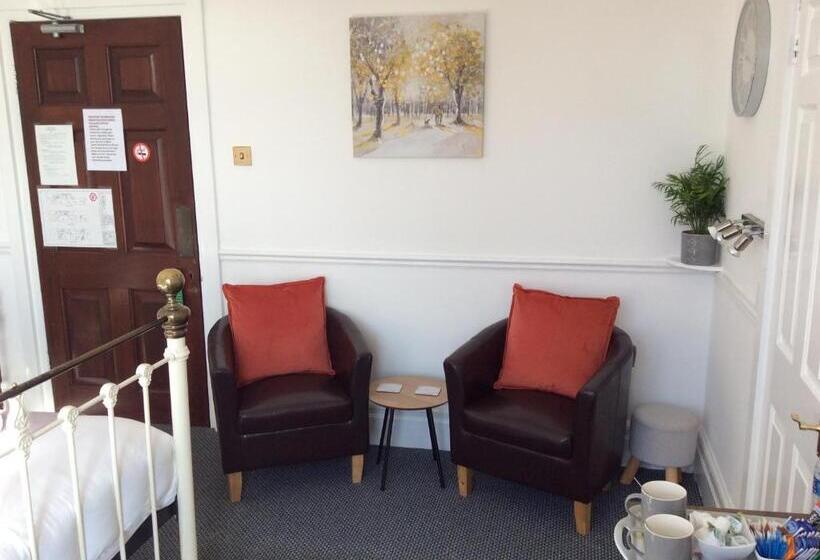 标准房带园景, The Gables