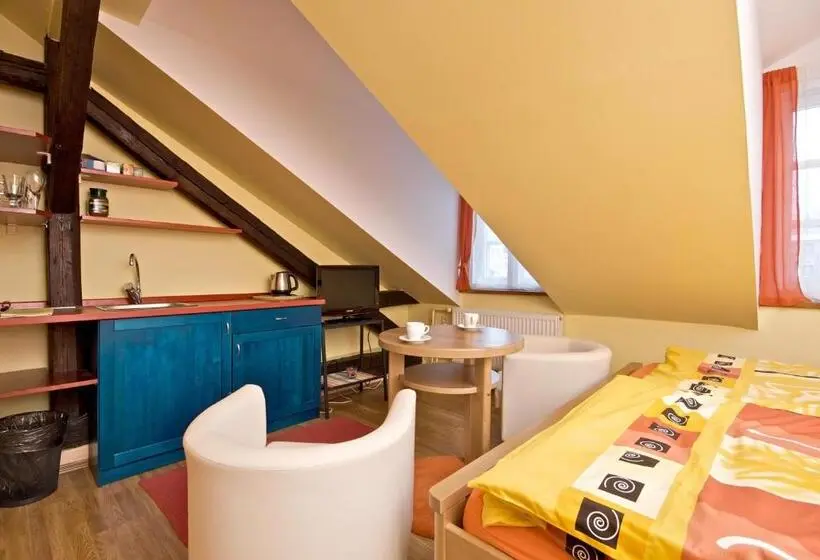 Standard-studio, Pension Ibérica