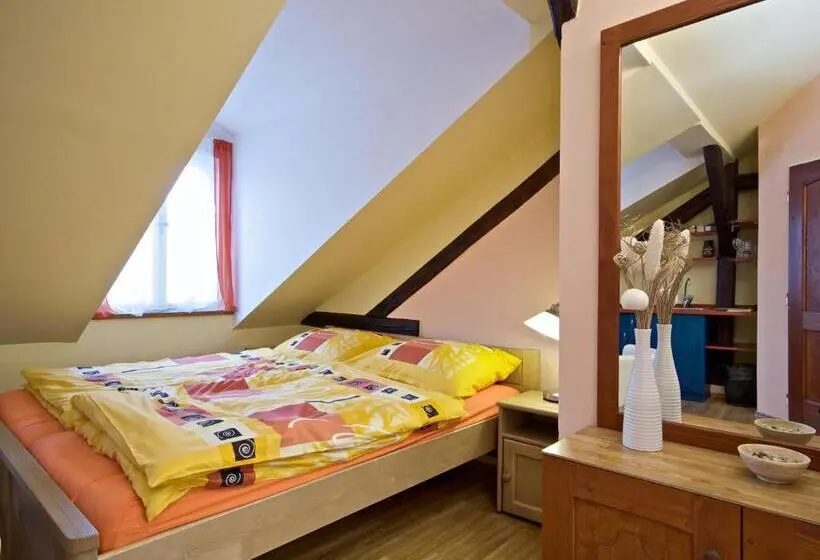Standard-studio, Pension Ibérica