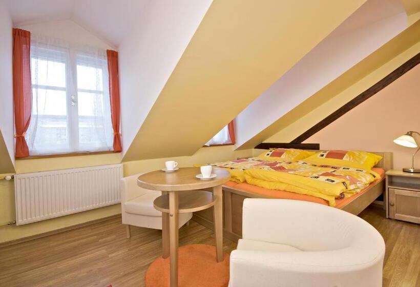 スタンダードスタジオ, Pension Ibérica