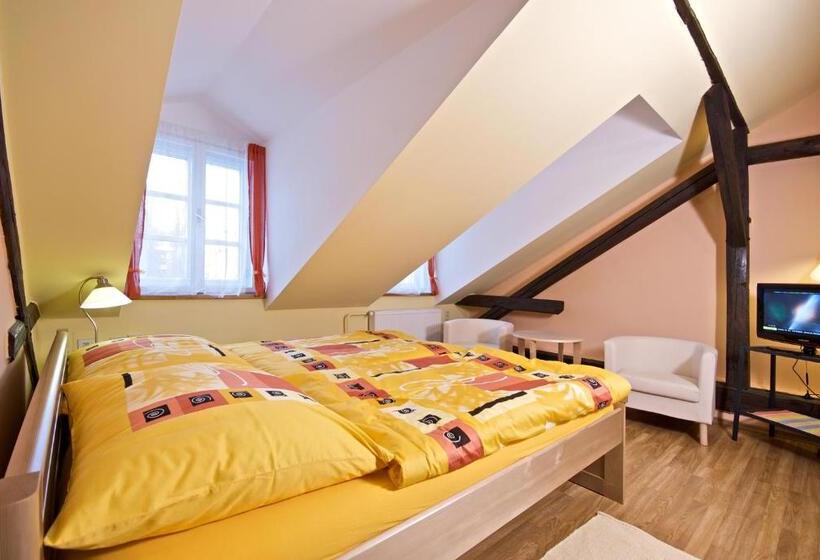 スタンダードスタジオ, Pension Ibérica