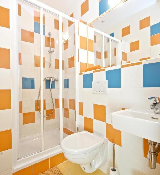 スタンダードスタジオ, Pension Ibérica