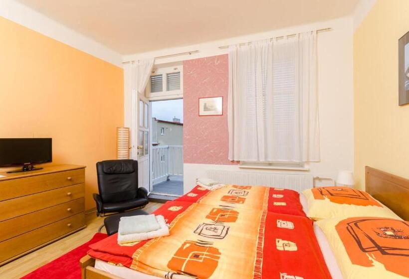 スタンダードスタジオ, Pension Ibérica