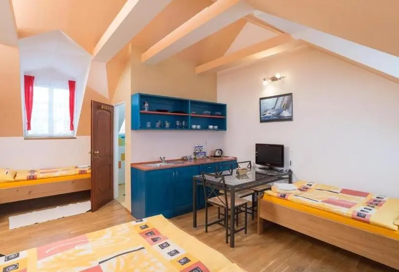 Standard Kolmen Hengen Huone, Pension Ibérica