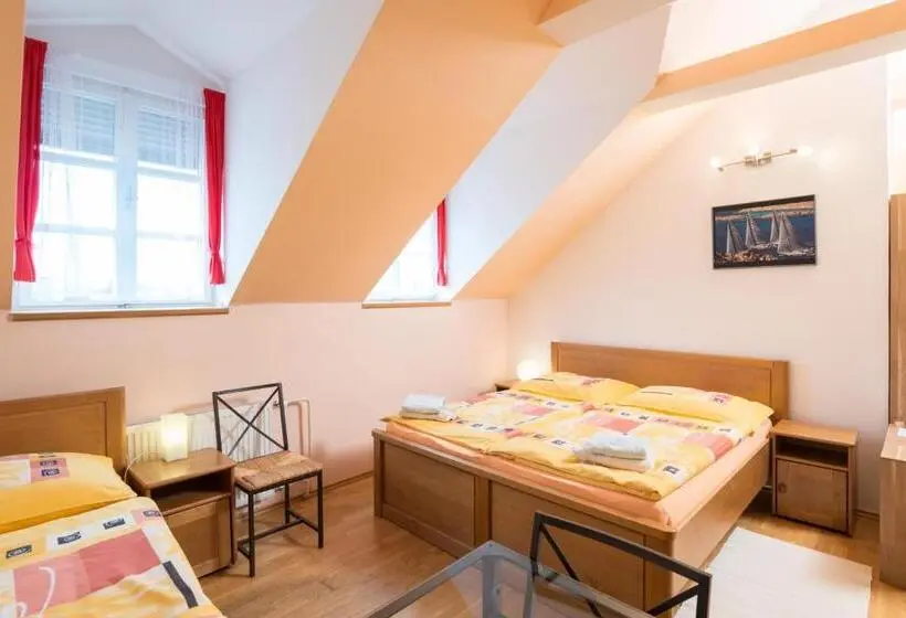 Standard Kolmen Hengen Huone, Pension Ibérica