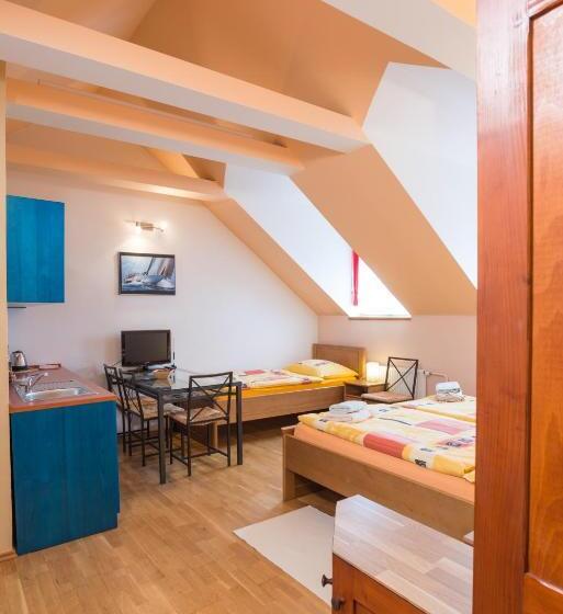 スタンダードトリプルルーム, Pension Ibérica