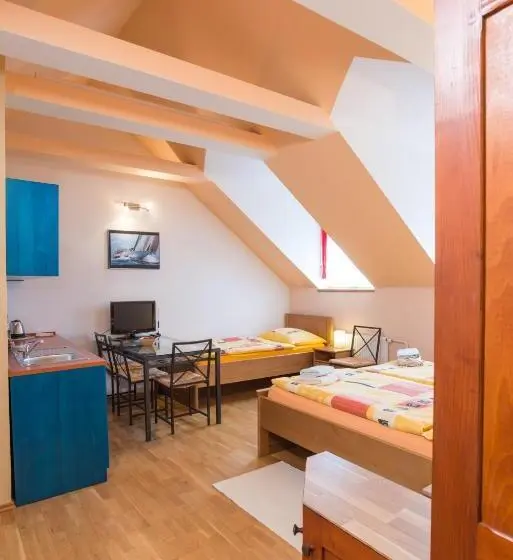 Standard Kolmen Hengen Huone, Pension Ibérica