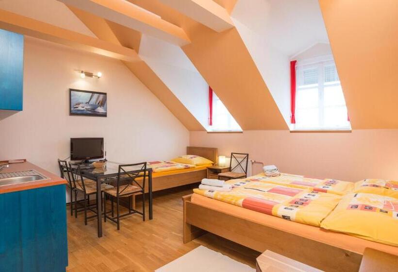 スタンダードトリプルルーム, Pension Ibérica