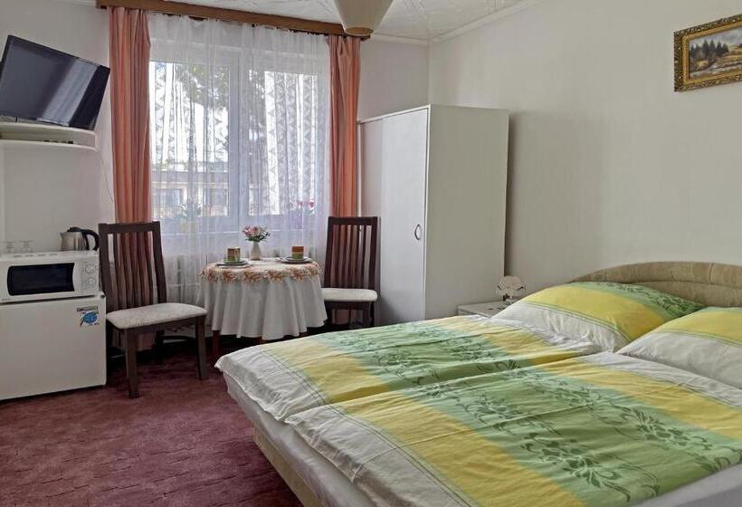 Quarto Estandar, Pension Villa Hany
