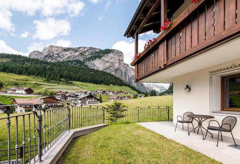 Апартаменты 2 Спальни с Садом, Residence Cesa Rives