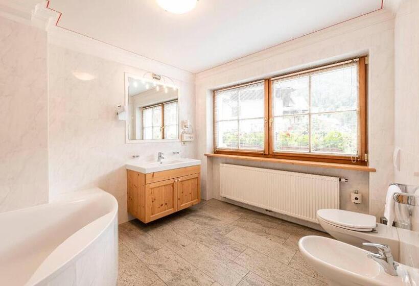 Апартаменты 2 Спальни с Садом, Residence Cesa Rives