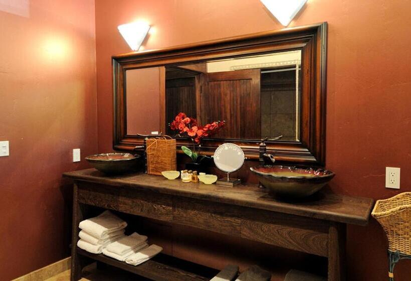 스위트 킹사이즈 침대, Swan River Inn