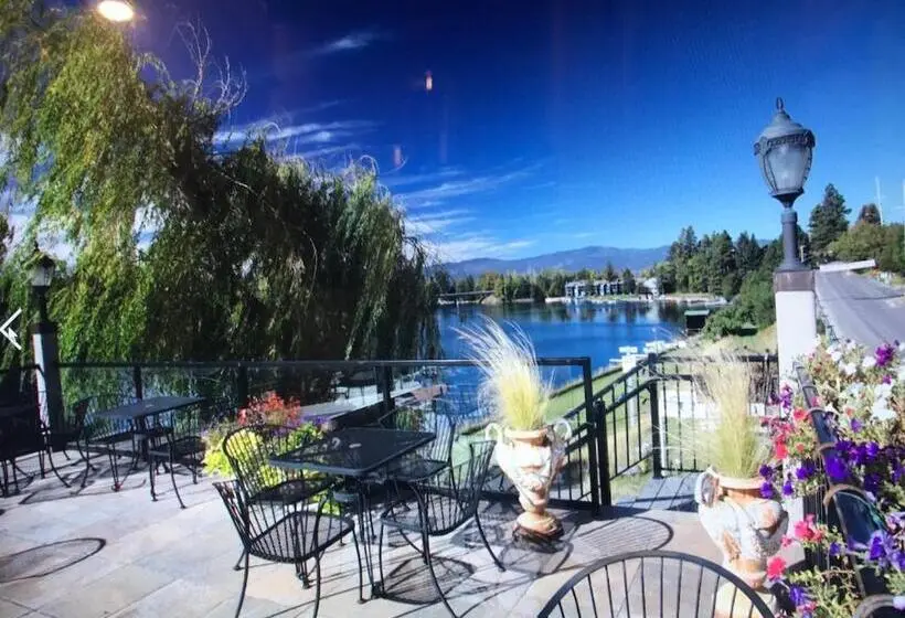 Ullakkosviitti, Swan River Inn