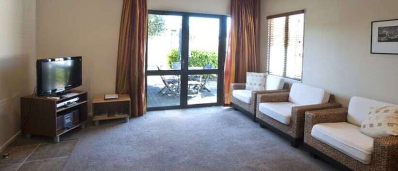 דירת חדר, Harvest Lodge Motel