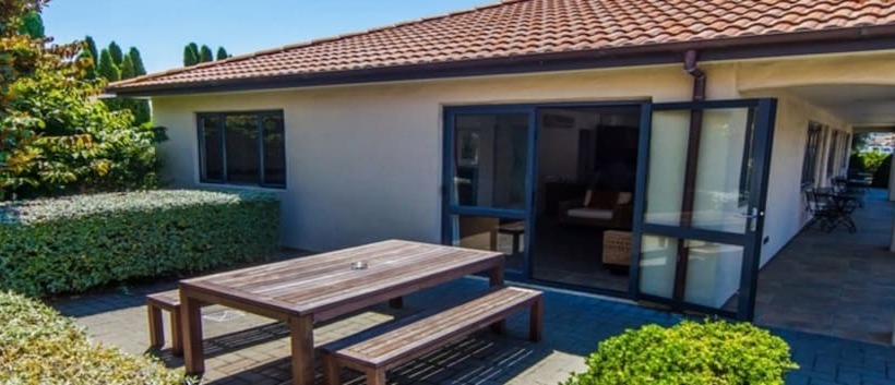 דירת שני חדרים, Harvest Lodge Motel