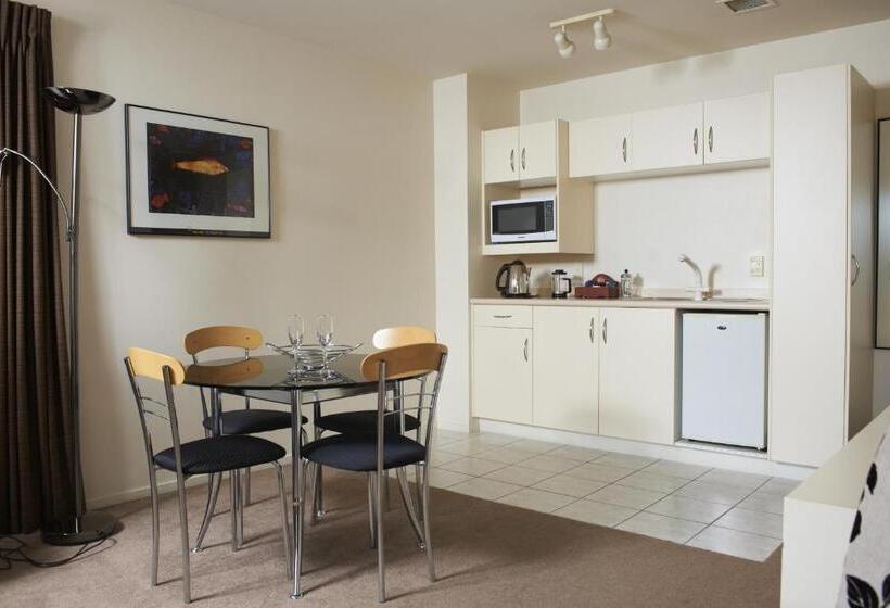 استوديو إدارى, Oceanside Resort & Twin Towers