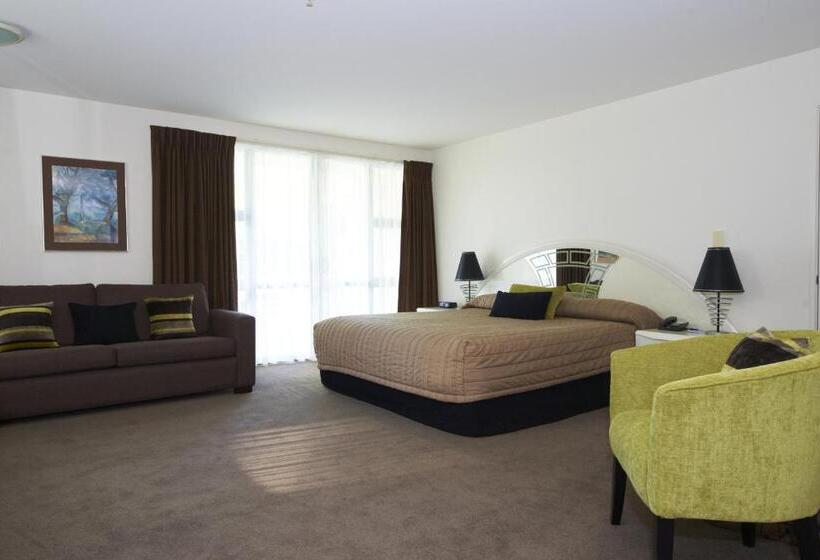 استوديو إدارى, Oceanside Resort & Twin Towers