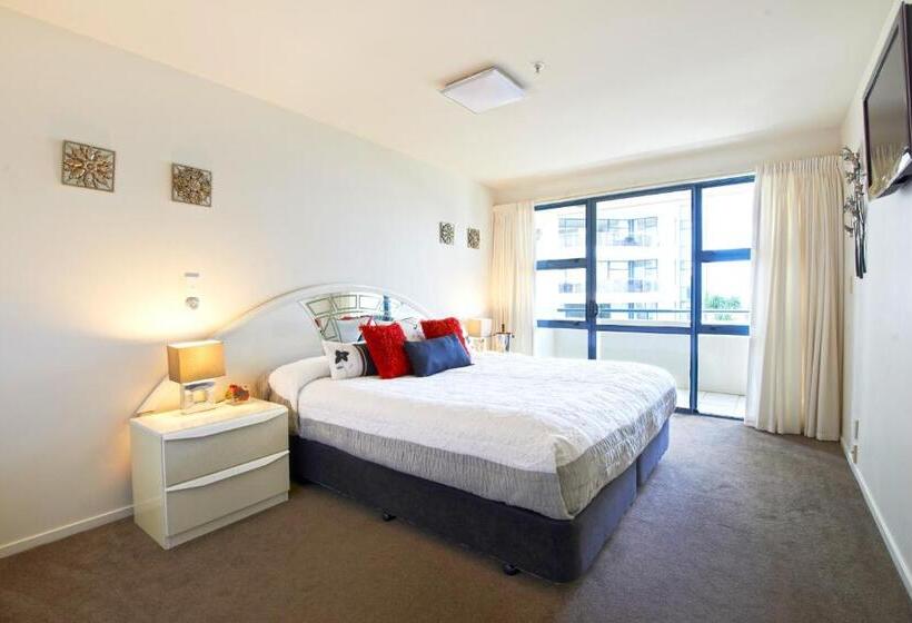 جناح, Oceanside Resort & Twin Towers