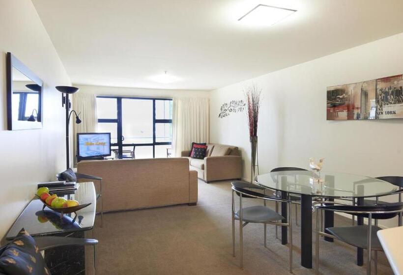 جناح, Oceanside Resort & Twin Towers