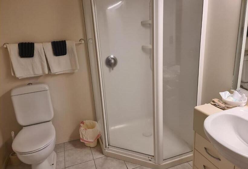 إستوديو ديلوكس, Oceanside Resort & Twin Towers