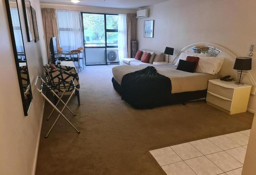 إستوديو ديلوكس, Oceanside Resort & Twin Towers