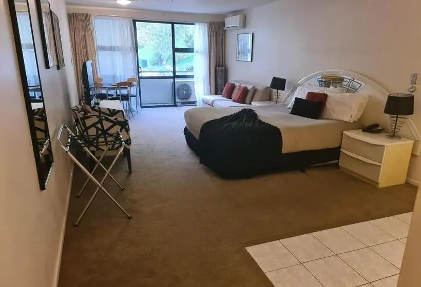 デラックススタジオ, Oceanside Resort & Twin Towers
