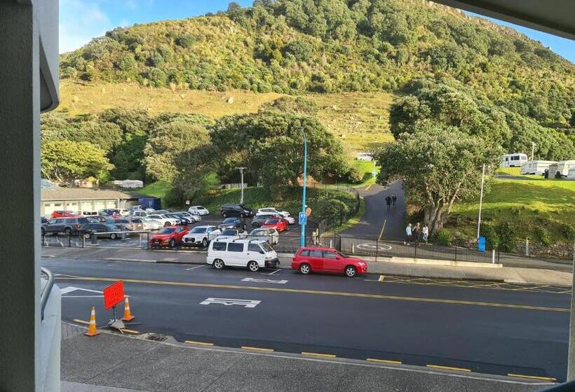 إستوديو ديلوكس, Oceanside Resort & Twin Towers