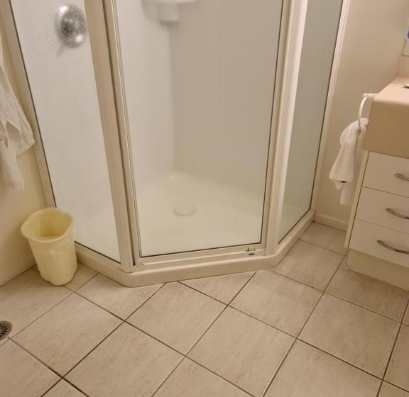 جناح مطلّ علي البحر, Oceanside Resort & Twin Towers