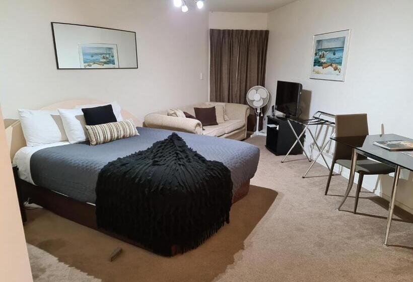 إستوديو قياسى, Oceanside Resort & Twin Towers