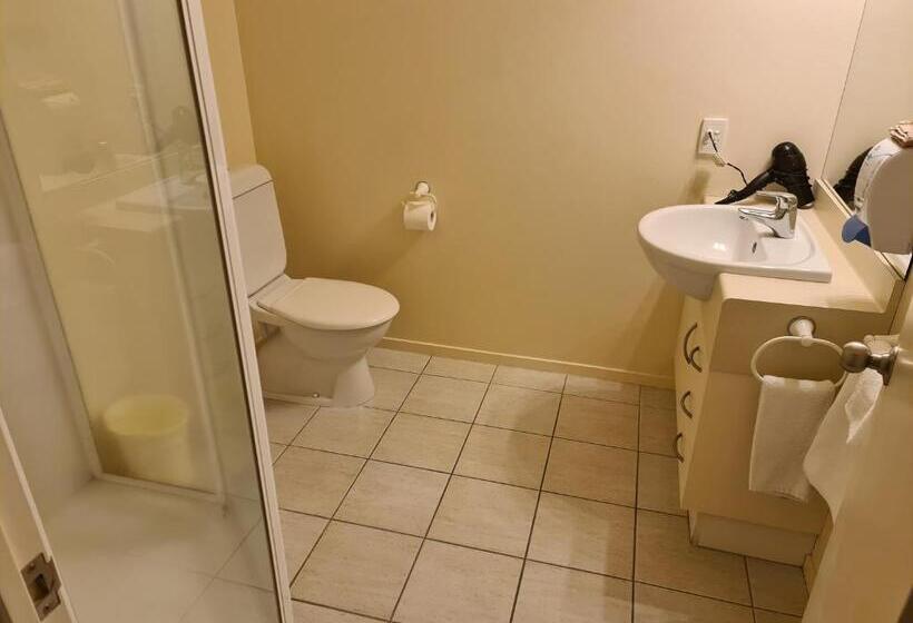 إستوديو قياسى, Oceanside Resort & Twin Towers