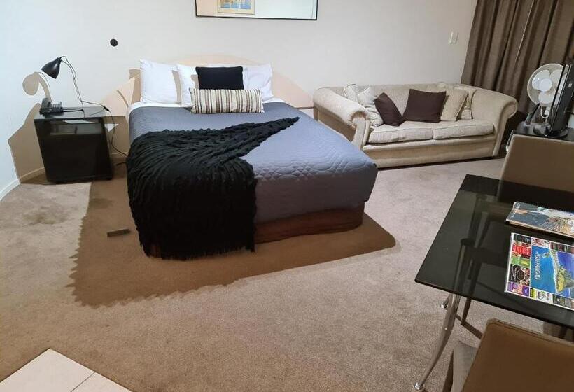 إستوديو قياسى, Oceanside Resort & Twin Towers