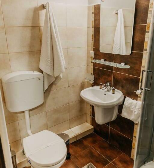 غرفة قياسية, Páva City