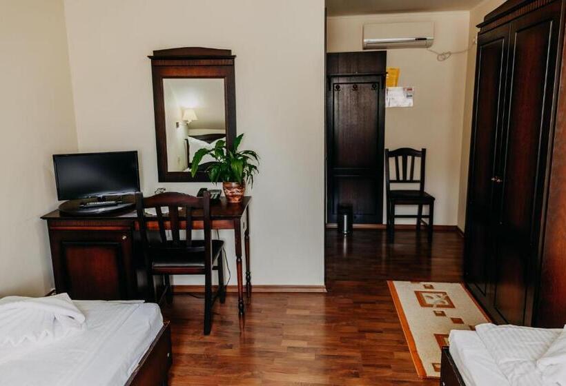 غرفة قياسية, Páva City