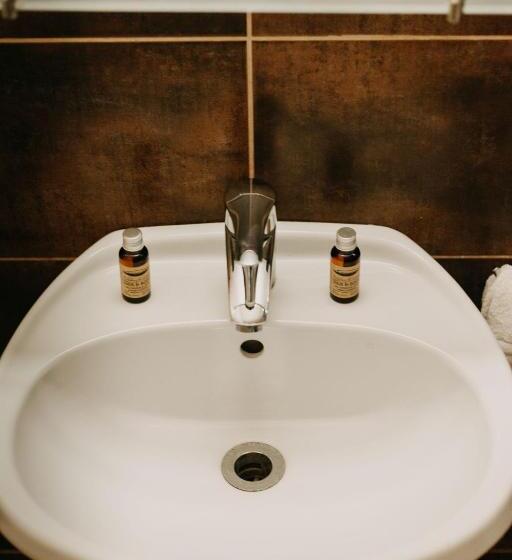 غرفة قياسية, Páva City