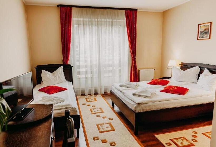 اتاق استاندارد سه نفره, Páva City