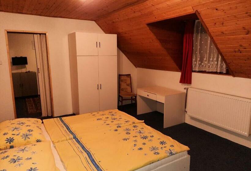 غرفة قياسية ثلاثية, Pension Lípa