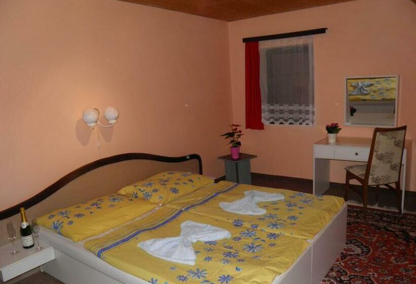 غرفة قياسية ثلاثية, Pension Lípa