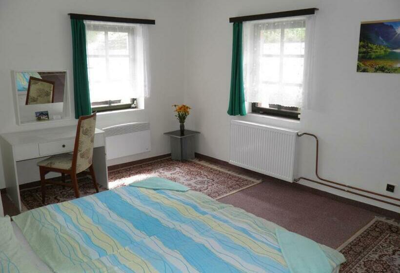 غرفة قياسية ثلاثية, Pension Lípa