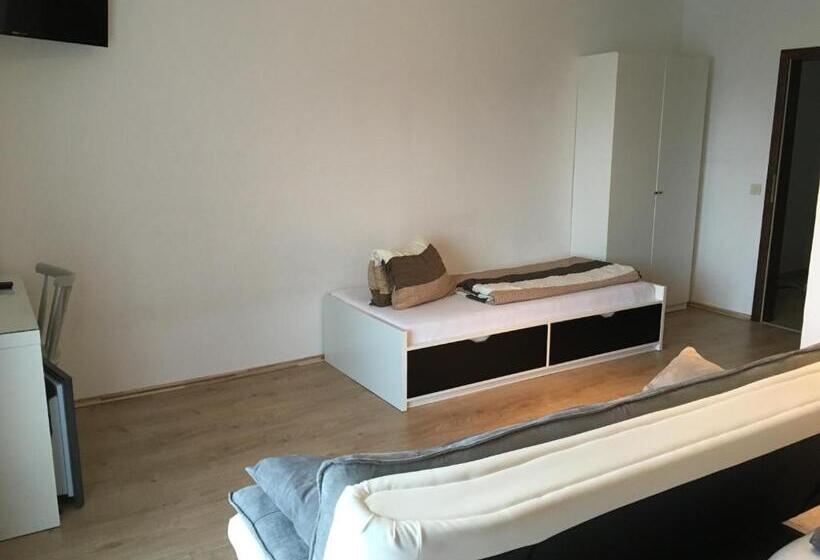 חדר סטנדרט לשלושה עם מרפסת, Pension Waldesruh