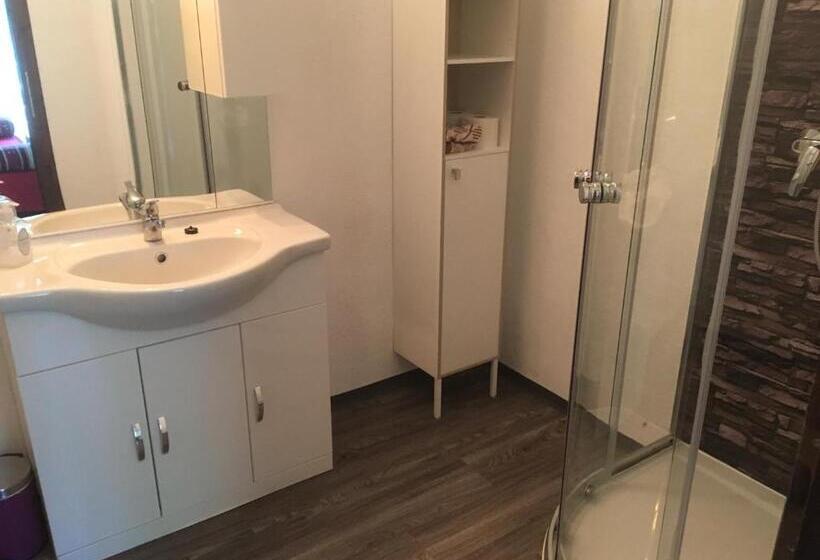 חדר סטנדרט לשלושה עם מרפסת, Pension Waldesruh