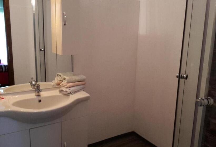 חדר סטנדרט לשלושה עם מרפסת, Pension Waldesruh