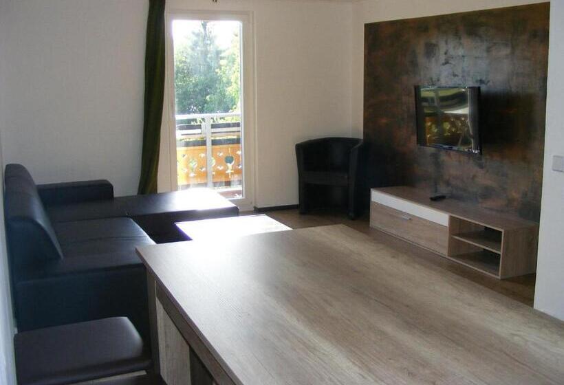 דירת שלושה חדרים, Pension Waldesruh